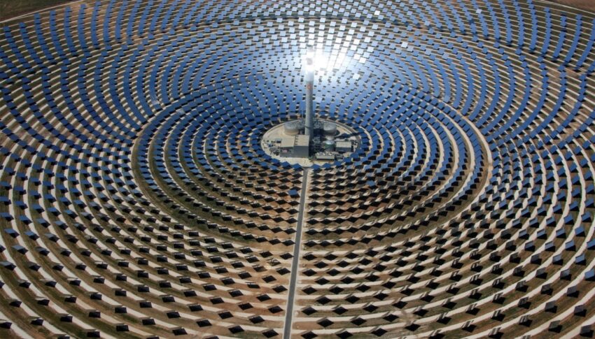 Alignment system for heliostat mirrors in solar power tower plants