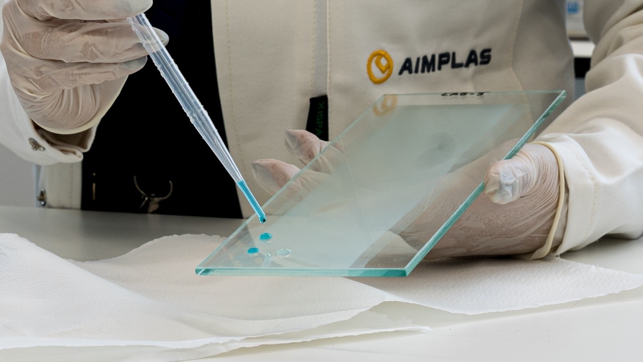 Desarrollo de nuevos recubrimientos activos para la adsorción y/o transformación de contaminantes en aire - transferencia tecnológica